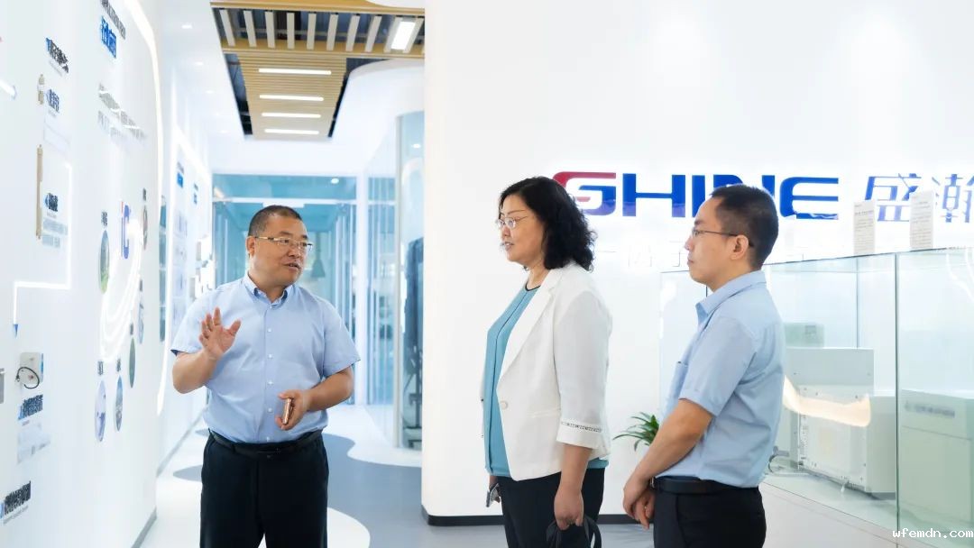 青岛市工信局装备处戴淑伦处长一行参观视察优米色谱